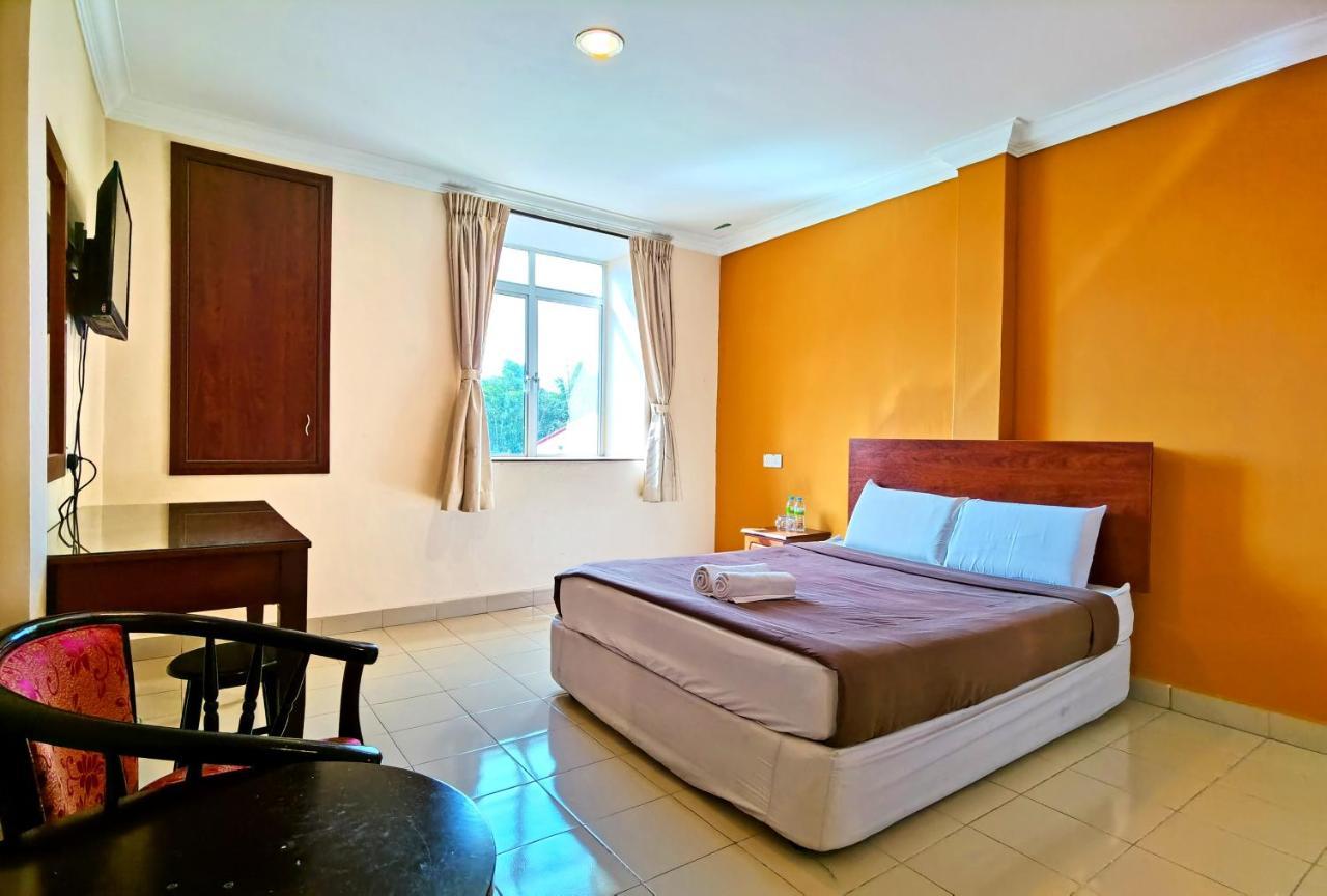 Hotel Tropicana Gemas