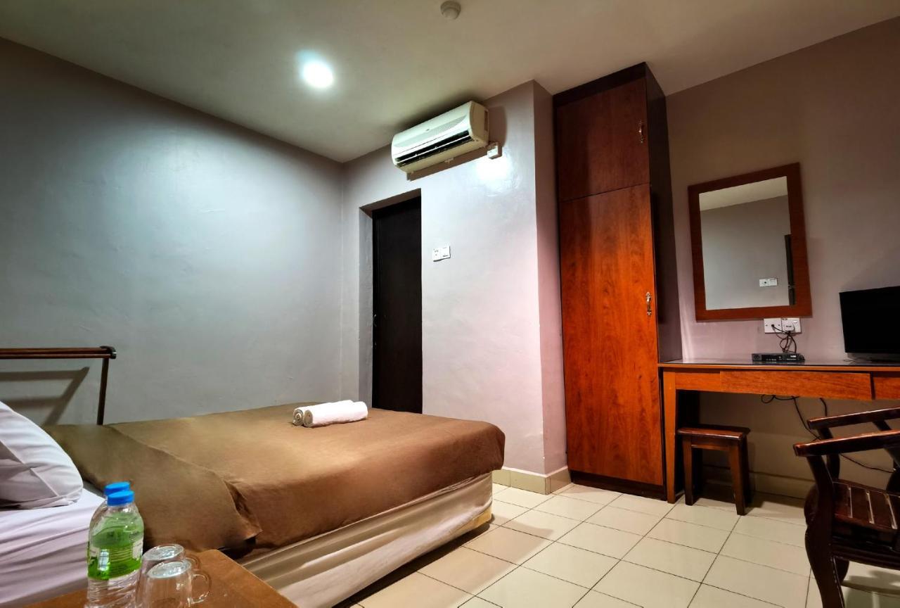 Tropicana Hotel 2*